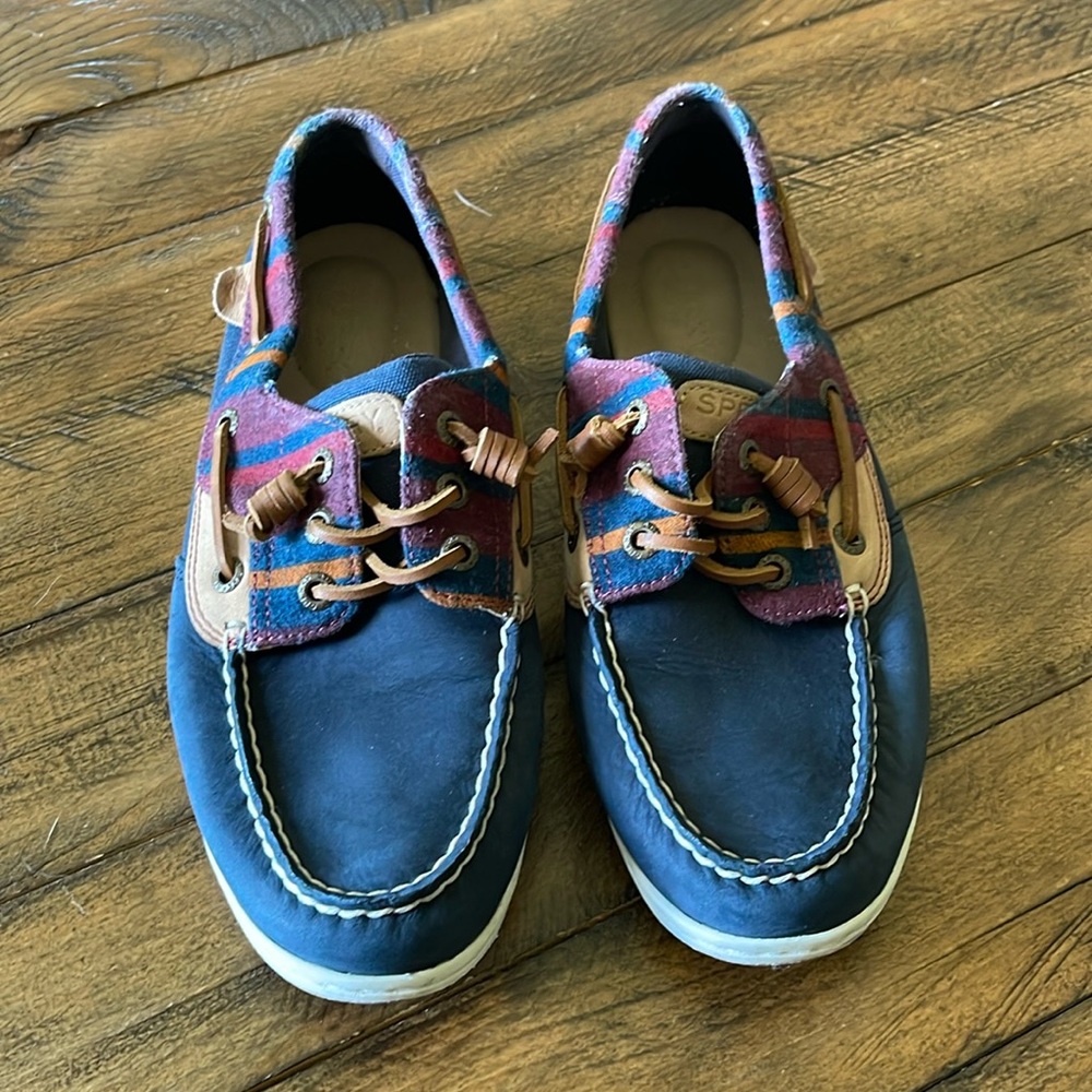 Sperry Top-Sider 8.5 Worn handful of times. Like new condition.